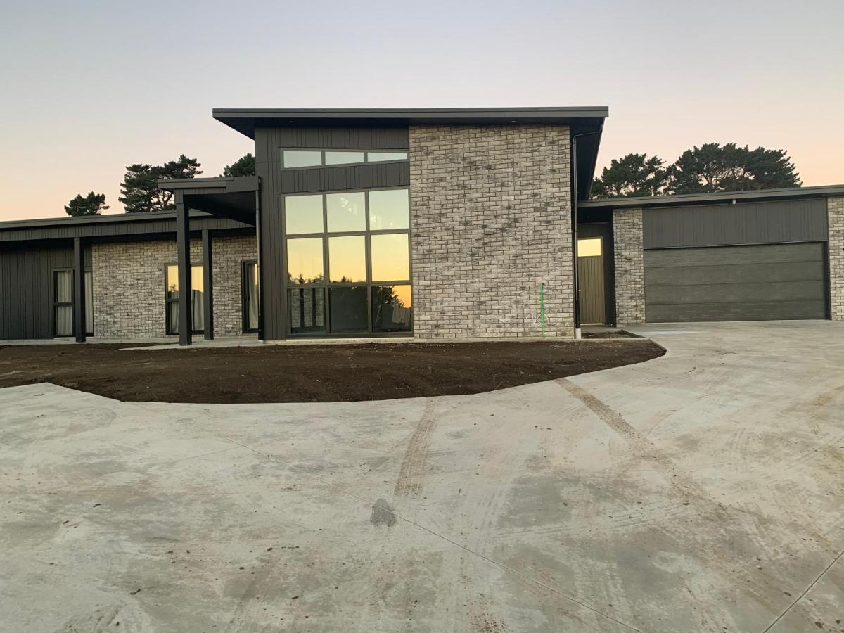 Executive-Style Home Away From Home. Hawera Exterior foto