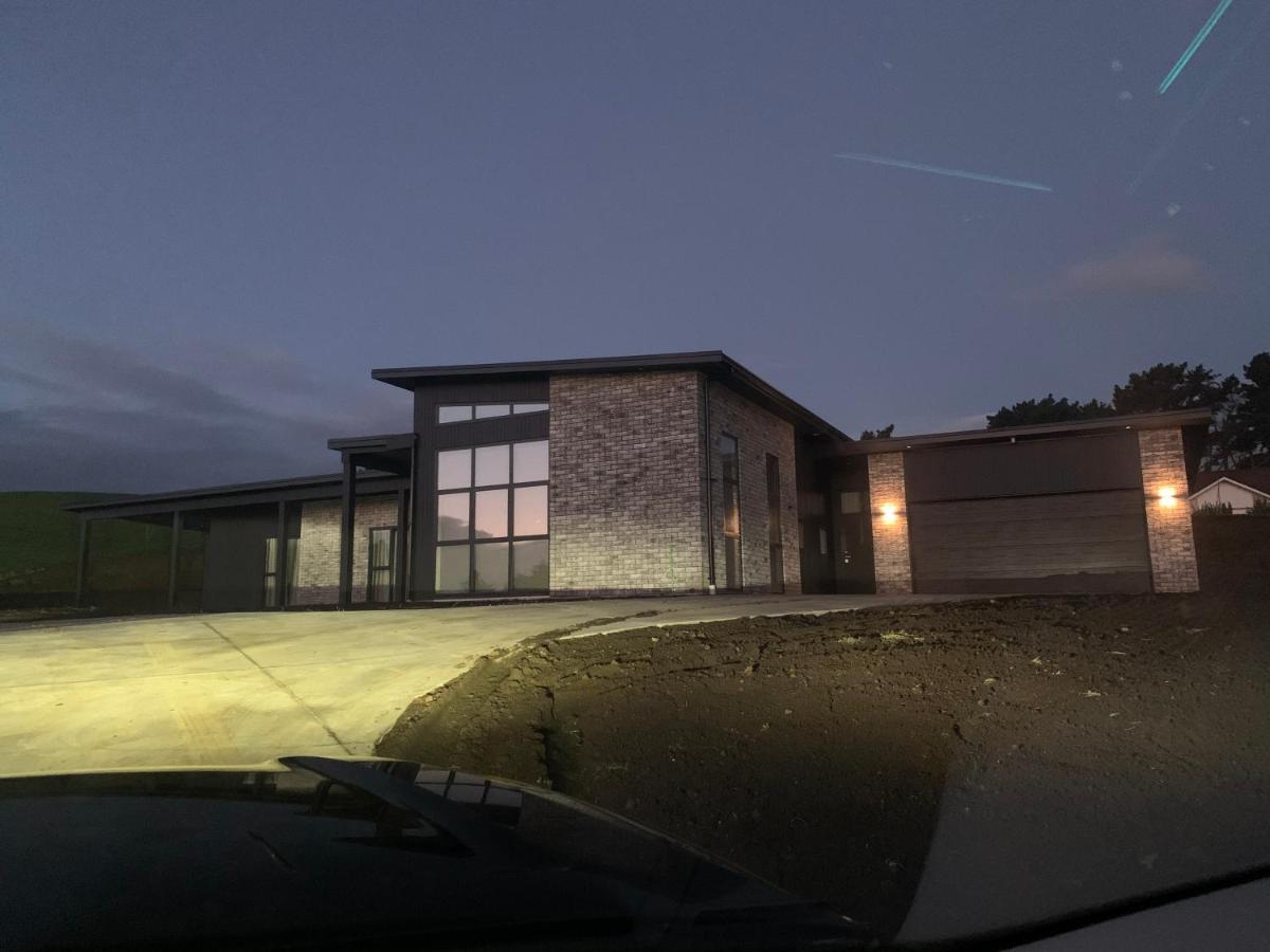 Executive-Style Home Away From Home. Hawera Exterior foto