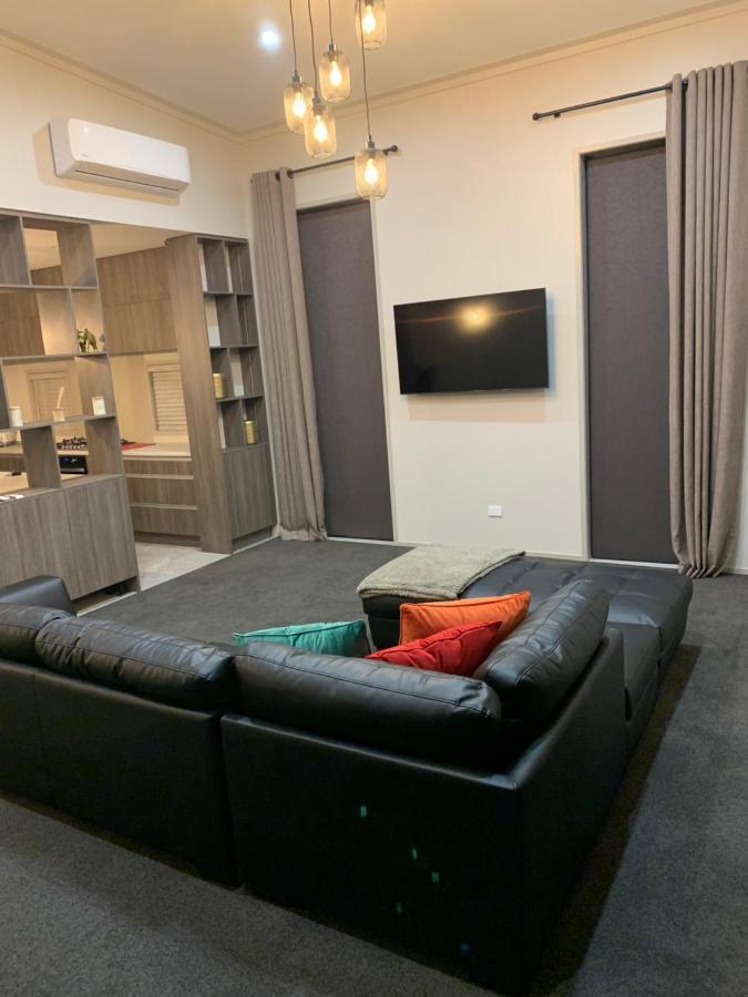 Executive-Style Home Away From Home. Hawera Exterior foto